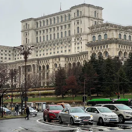 Old Deluxe - River View !