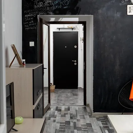 Old Deluxe - River View ! Apartment Bucharest