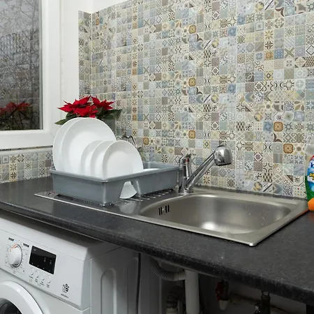 Old Deluxe - River View ! * Boekarest