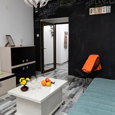 Old Deluxe - River View ! *