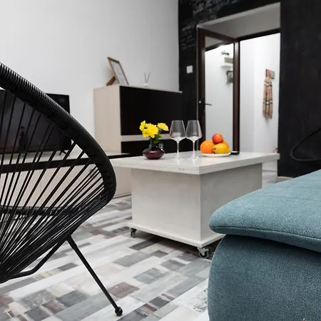 Old Deluxe - River View ! Bucharest