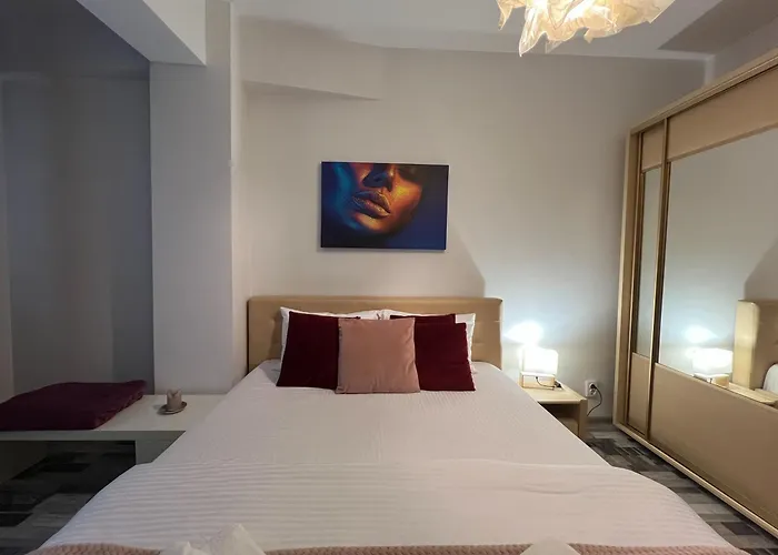 Old Deluxe - River View ! Apartament *